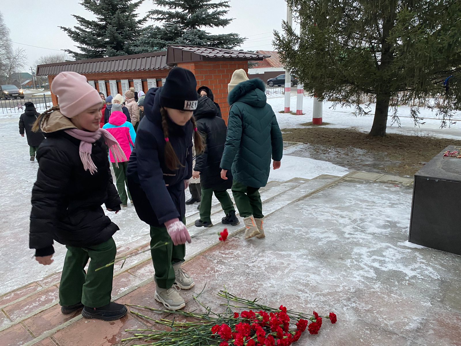 27 января - День снятия блокады Ленинграда. Возложение цветов к Памятнику воинов, погибшим в годы Великой Отечественной войны (1941-1945 гг).